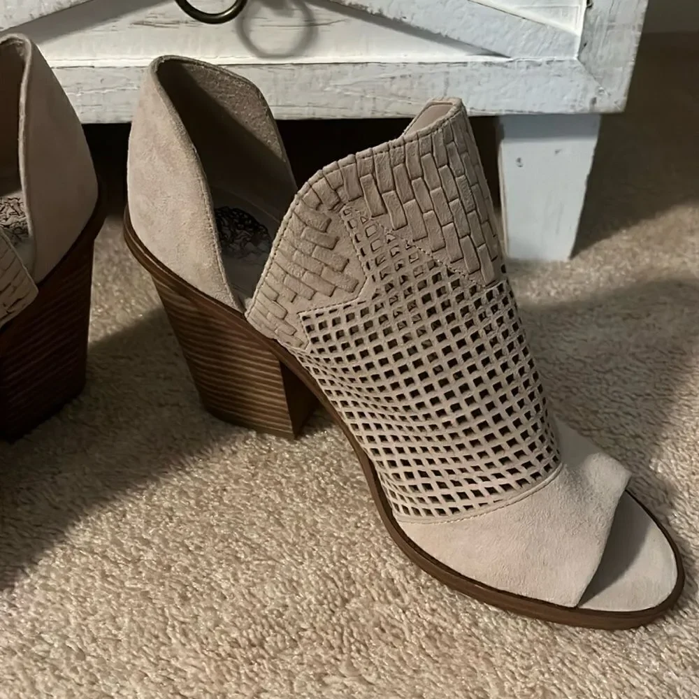 Vince Camuto vince camuto